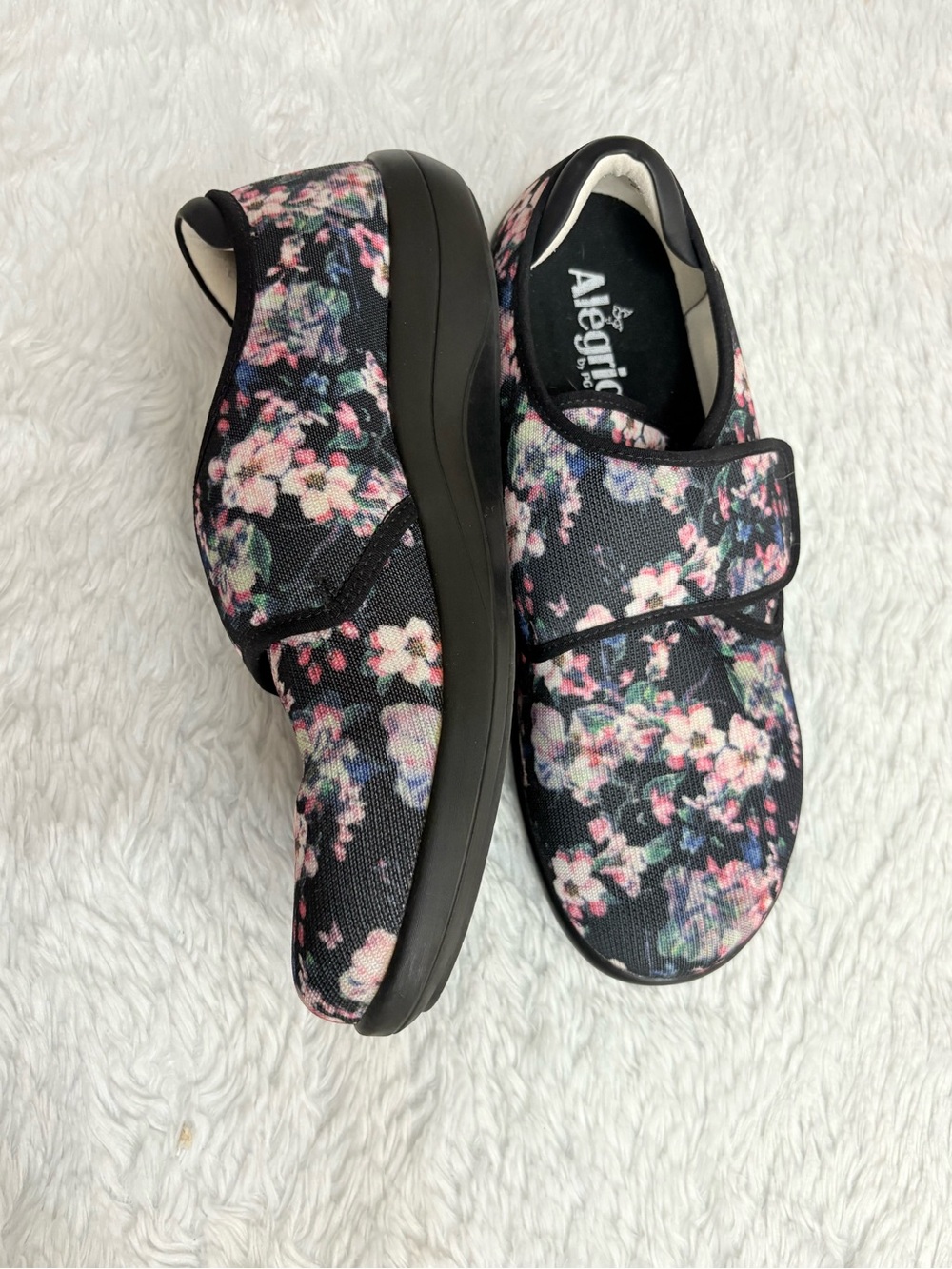 ALEGRIA Floral Print Textile
Adjustable hook-and-loop strap
Shoes 40 EU 9.5-10 U
